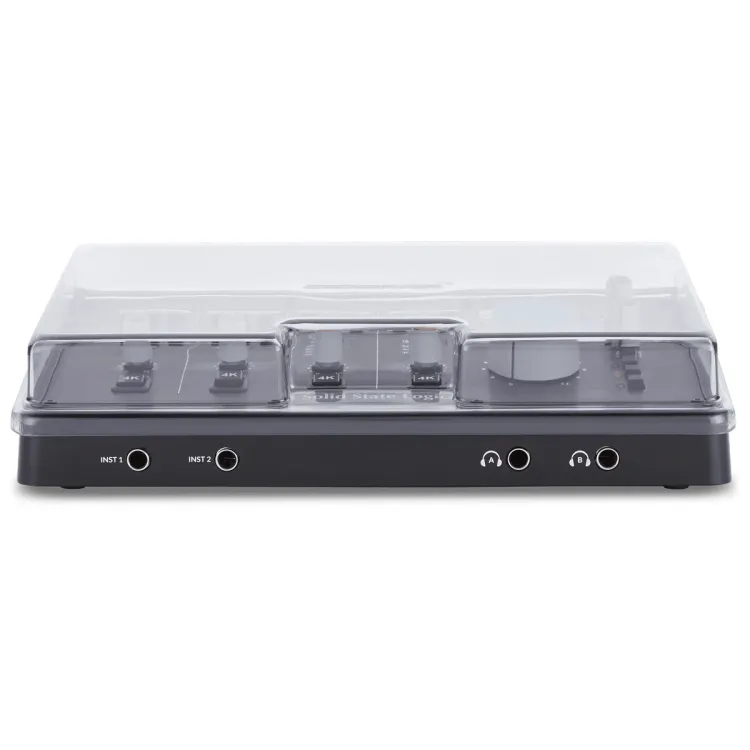 Vista superior del Solid State Logic SSL 12 con la tapa Decksaver puesta