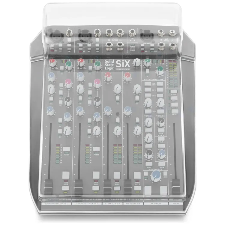 Vista superior del Solid State Logic SiX con la tapa Decksaver puesta