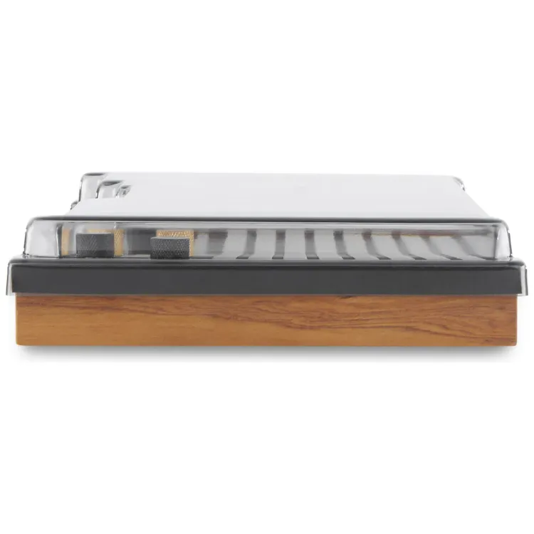 Perfil lateral de la tapa Decksaver sobre el Synthstrom Audible Deluge