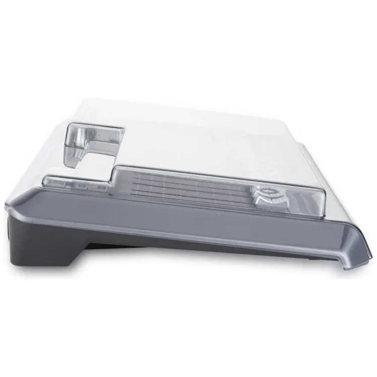 Perfil lateral de la tapa Decksaver sobre el Tascam Mixcast 4