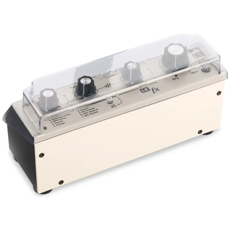 Tapa Decksaver puesta sobre el Union Audio LE fx, vista en tres cuartos