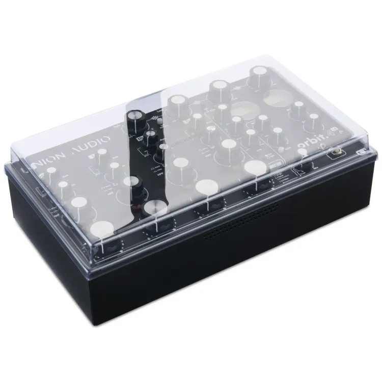 Tapa Decksaver puesta sobre el Union Audio Orbit.4 LE y Orbit.4 LE FX, vista en tres cuartos