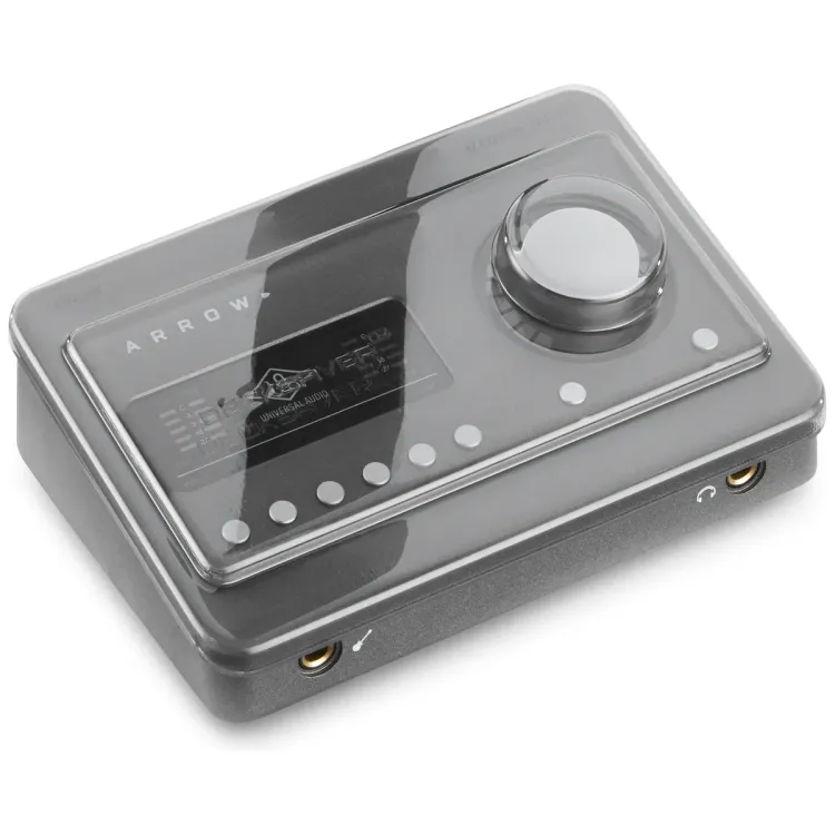 Tapa Decksaver puesta sobre el Universal Audio Arrow y Apollo Solo, vista en tres cuartos