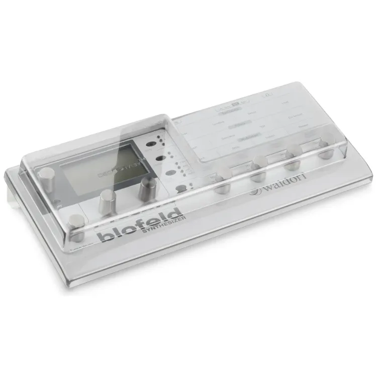 Tapa Decksaver puesta sobre el Waldorf Blofeld y Pulse 2, vista en tres cuartos