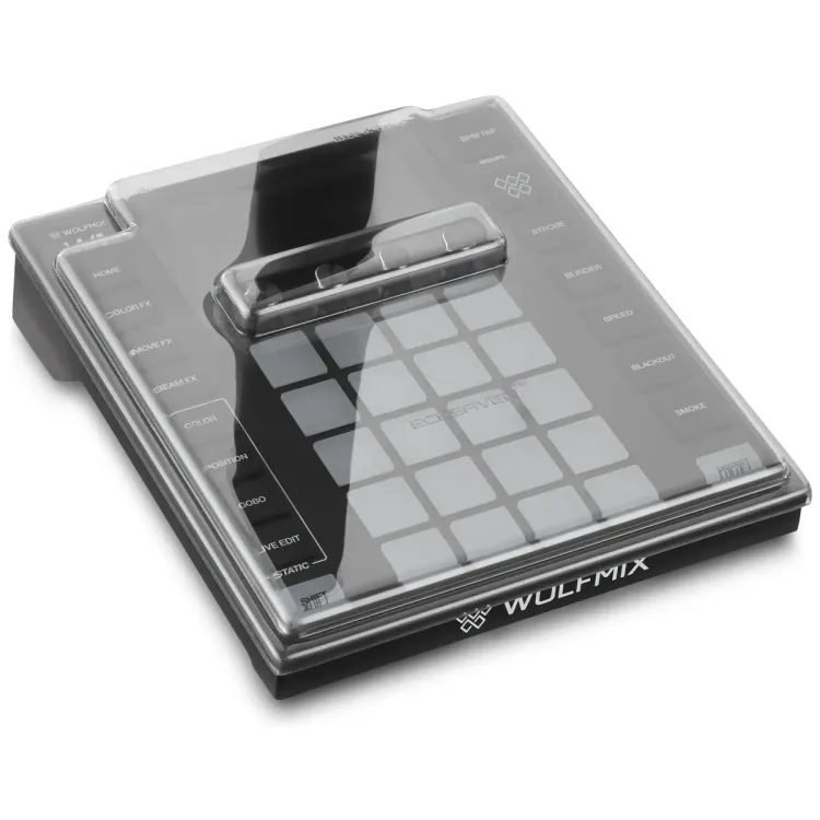 Tapa Decksaver puesta sobre el Wolfmix W1, vista en tres cuartos