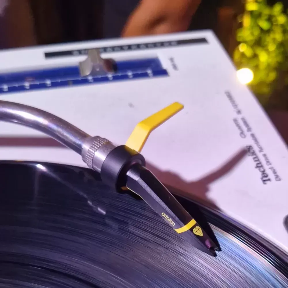Aguja Special Elliptical de la Ortofon Concorde Club MKII leyendo un vinilo en una Technics