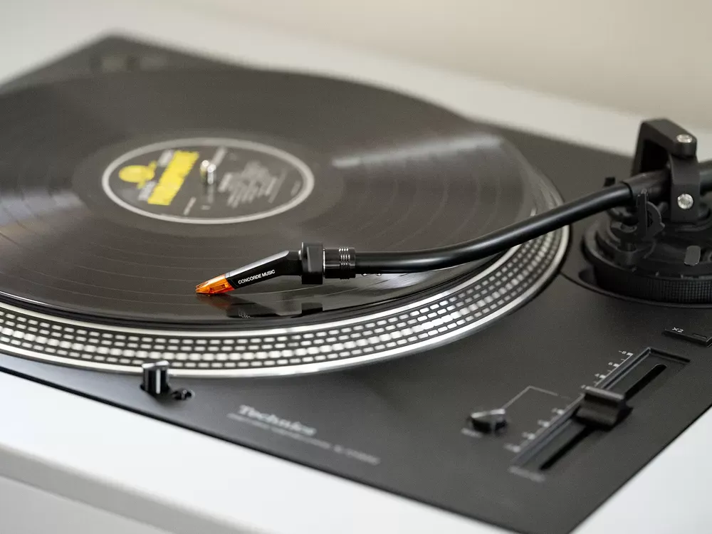 Cápsula Ortofon Concorde Music Bronze en una tornamesa Technics