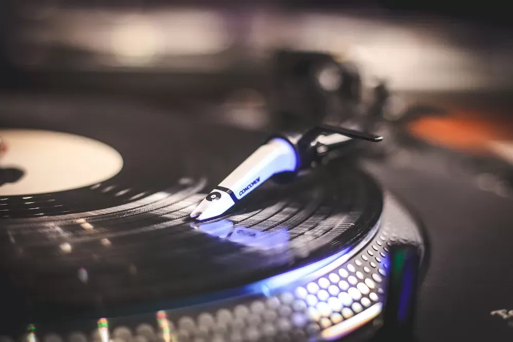 Aguja de la Ortofon Concorde Scratch MKII leyendo un vinilo en una Technics