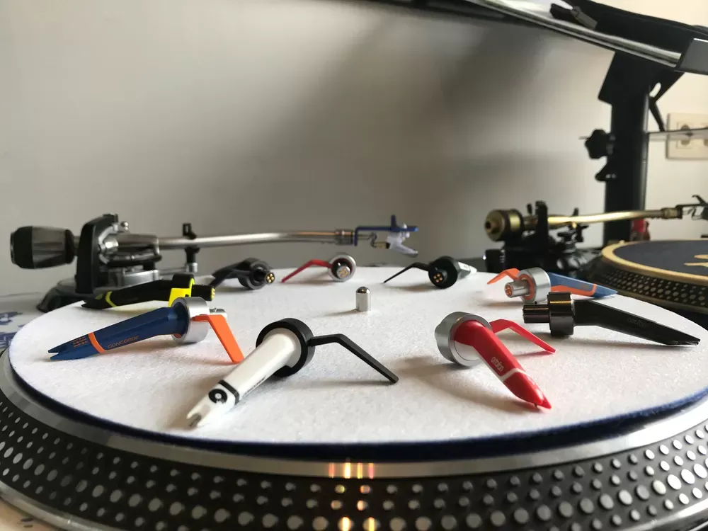 Cápsulas Ortofon Concorde para DJ sobre un slipmat