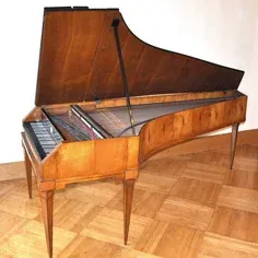 Cuatro pianos de época con carácter propio