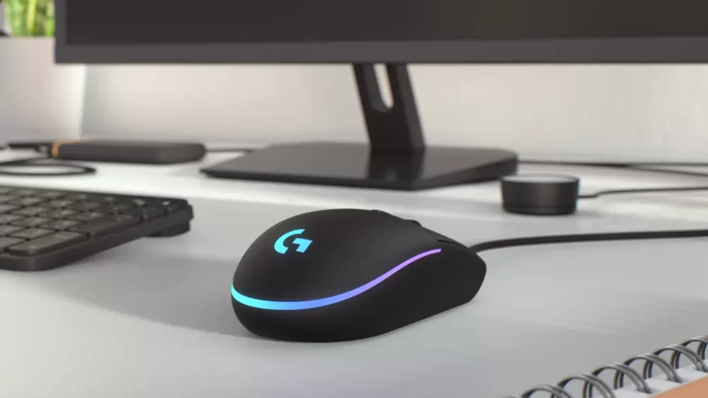 Logitech G203 LIGHTSYNC sobre un escritorio