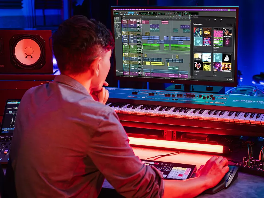 Productor sampleando en Pro Tools Artist en su home studio