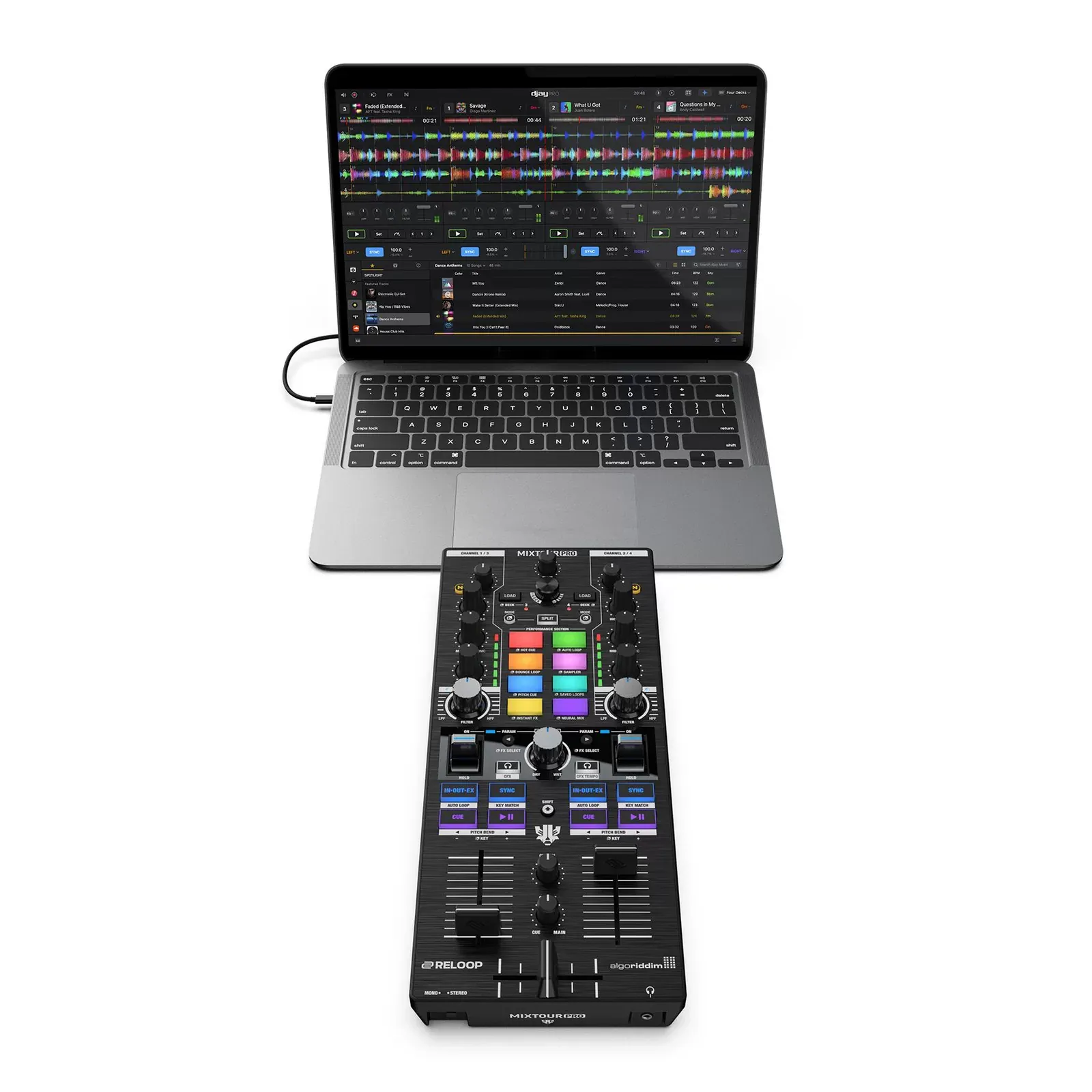 Reloop Mixtour Pro conectado a un laptop con djay Pro
