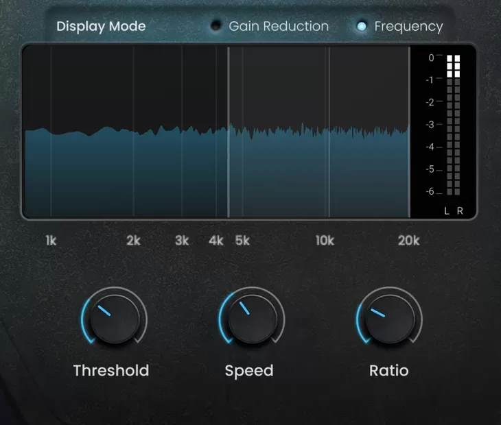 Pantalla de monitoreo con modos Gain Reduction y Frequency y los controles Threshold, Speed y Ratio