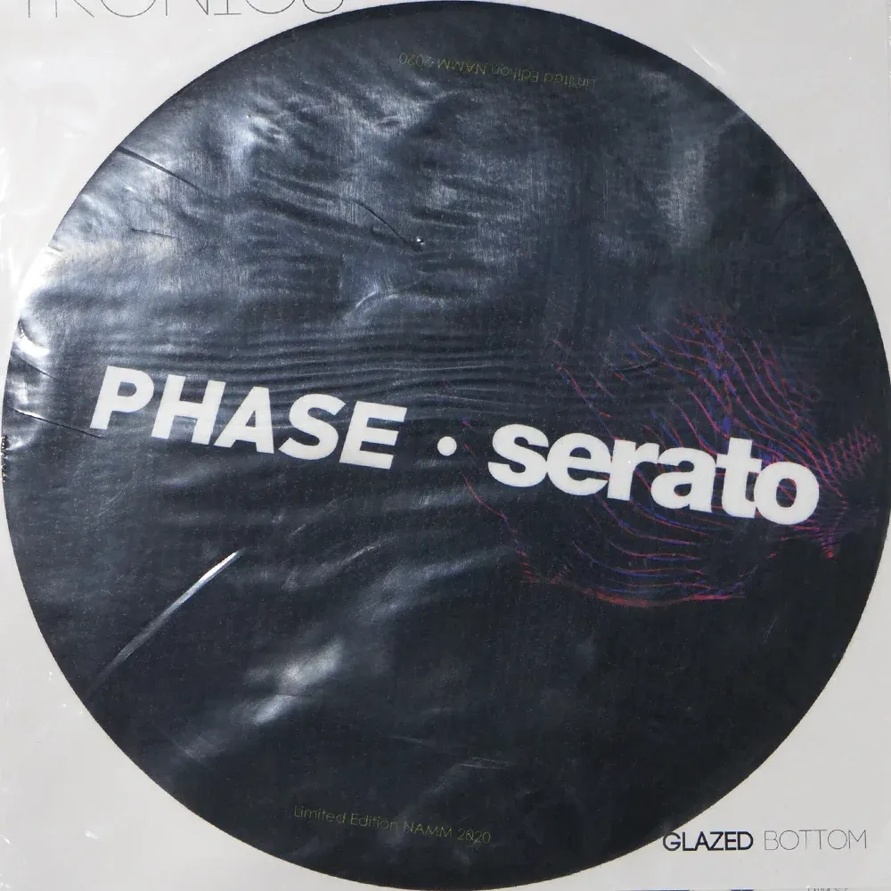 Slipmat Glow Tronics Phase x Serato edición limitada NAMM 2020