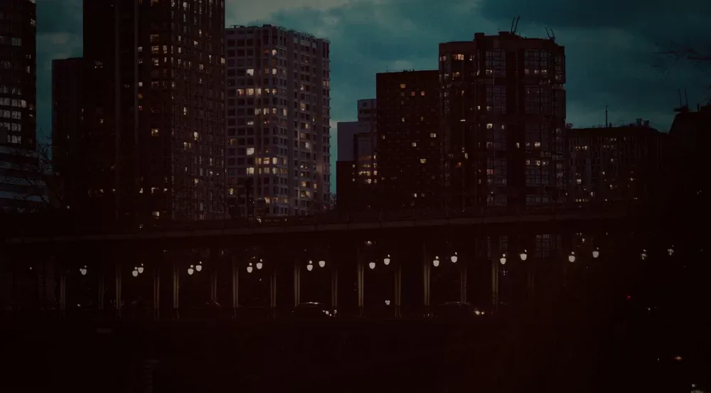 Fragments - Modern Percussion de SonuScore inspirado en el pulso de la ciudad