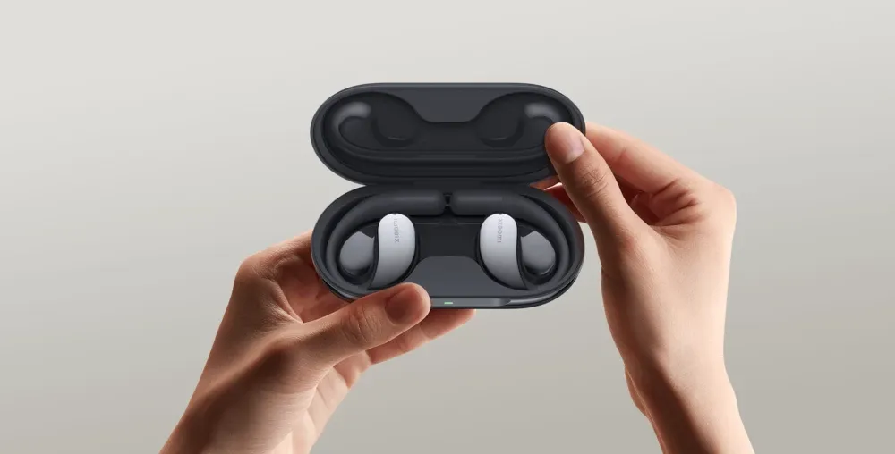 Estuche abierto del Xiaomi OpenWear Stereo gris cósmico